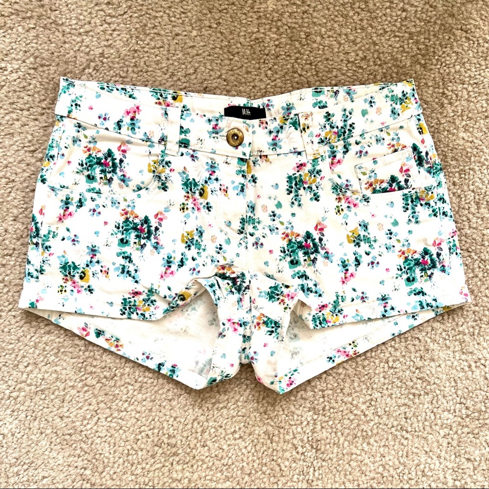H&M Short Floral Shorts  SZ 4